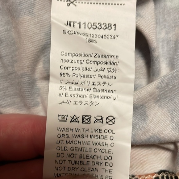 *Keeping* Cheetah Sunflower Top 🌻 🐆 - Picture 10 of 13